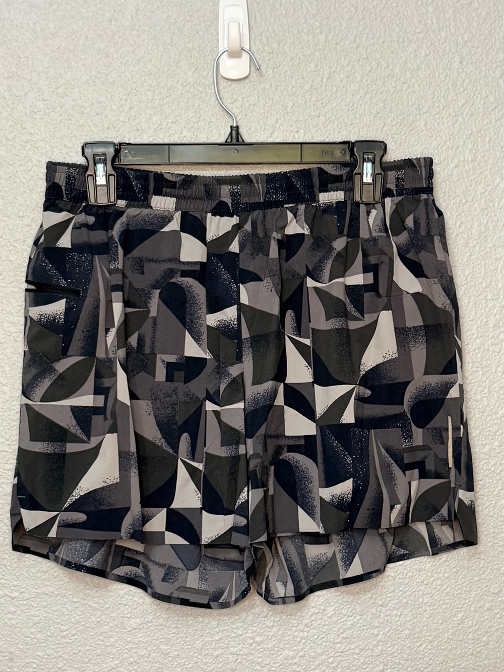 REI Co-Op | On The Trail Running Shorts | Black Geometric | Size Large